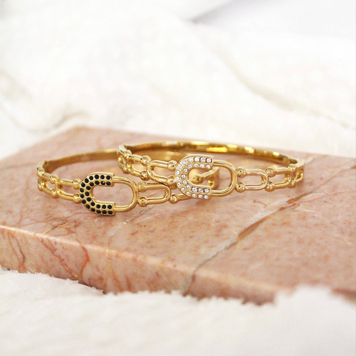 BANGLE OVAL DIAMONDS