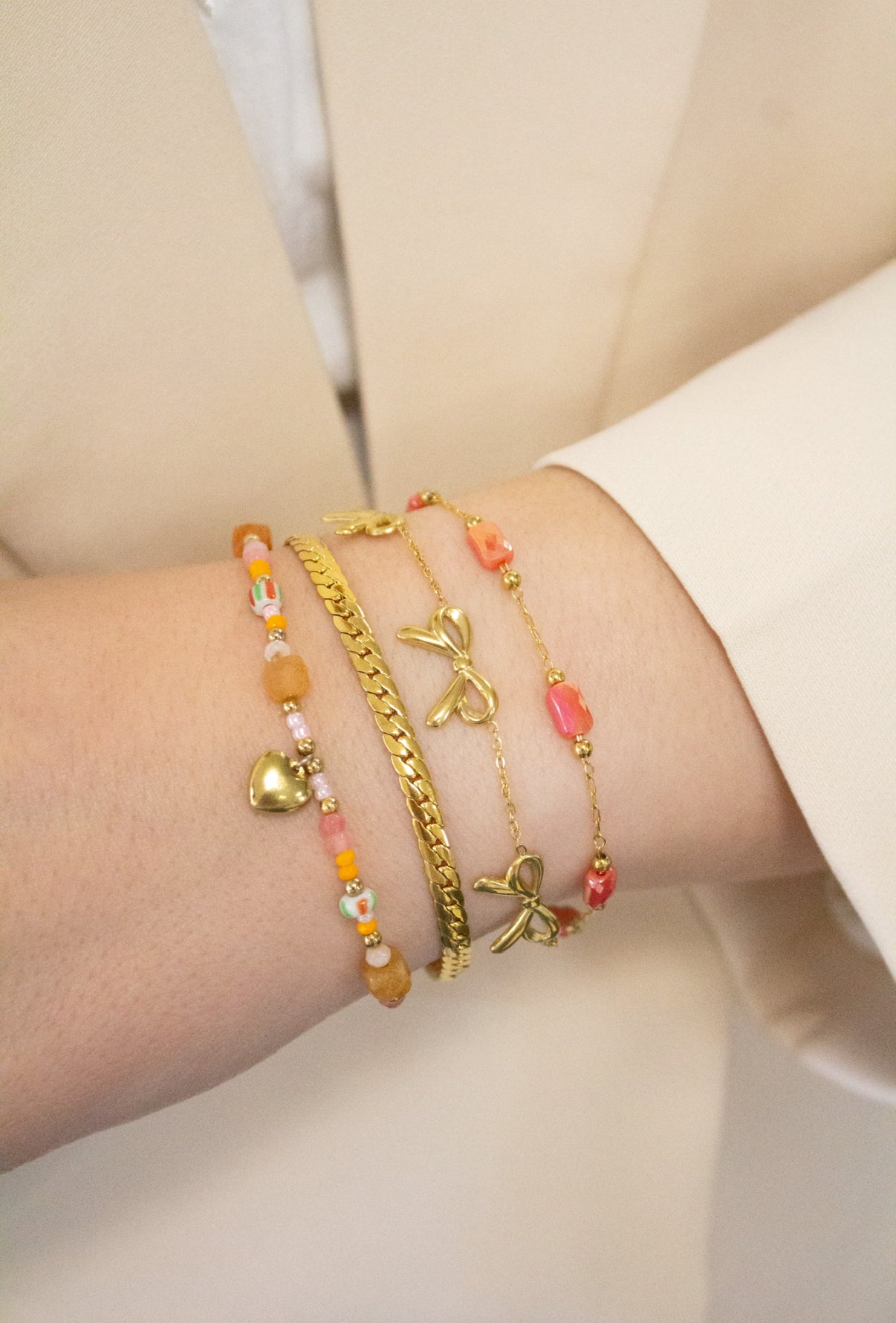 ARMBAND STRIKJES