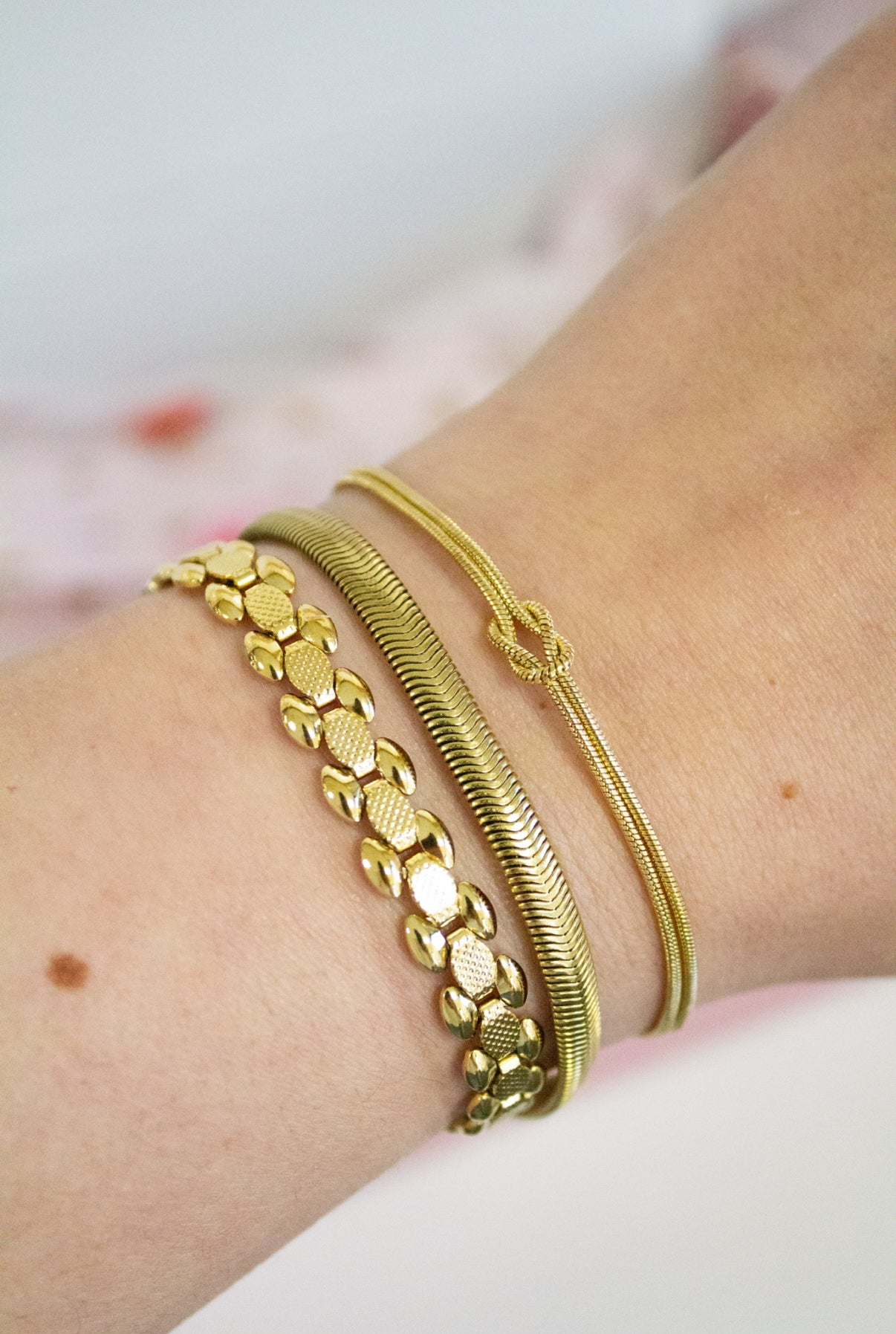 ARMBAND KNOTTED