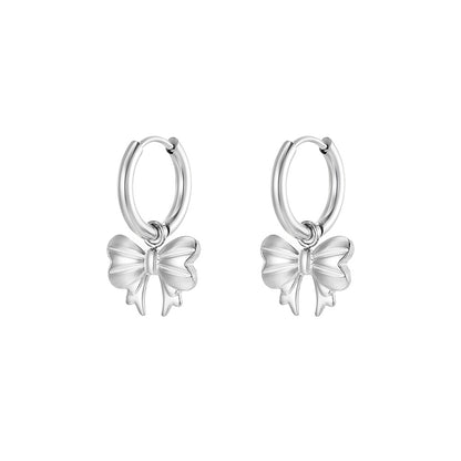 OORBELLEN KLEINE STRIKJES