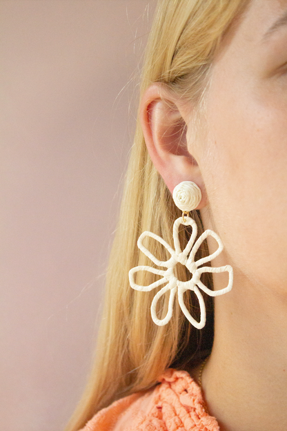 OORBELLEN WHITE FLOWERS